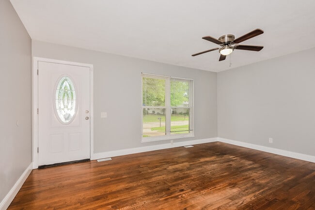 Foto del edificio - 1080 N Park Ln