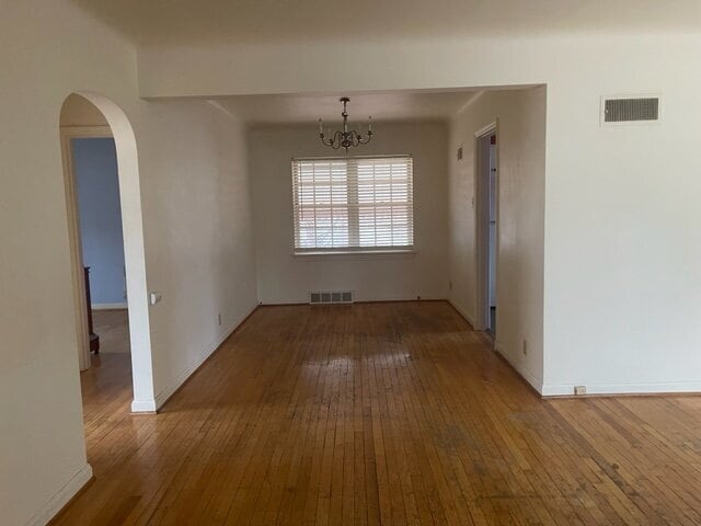 Foto del edificio - Spacious 2-Bedroom Home with Fireplace, Bonus Room, Fenced Yard & Garage