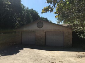 Building Photo - 1305 N Bishop St