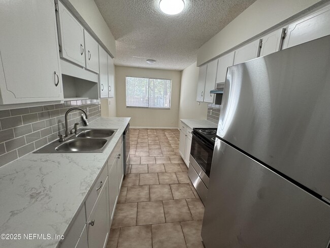 Foto del edificio - 4262 Winderpark Ct