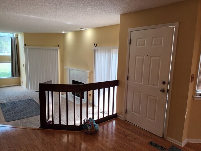 Entry - 1191 Ranchview Ct