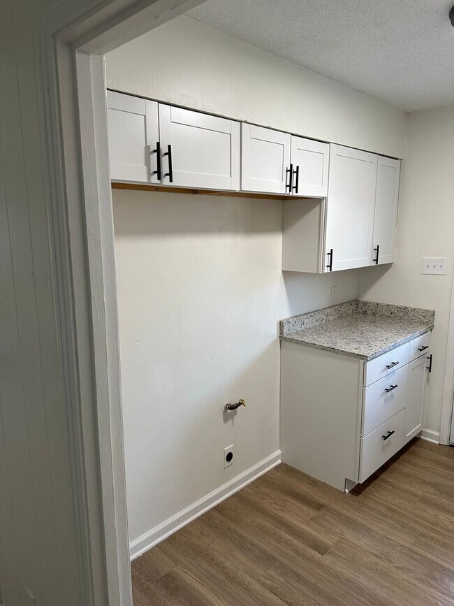 Foto del edificio - Charming 2BR Duplex in Memphis