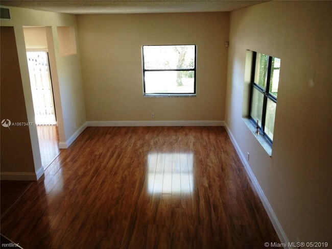 Foto del edificio - 531 Racquet Club Rd