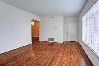 Building Photo - 2535 Shakespeare St