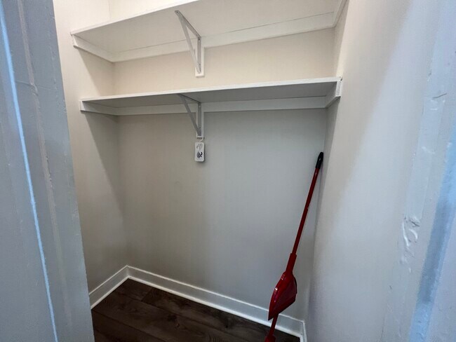 138 W 27th St #2 - 140 W 27th St