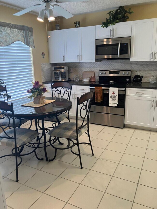 Foto del edificio - 5600 Fairway Park Dr