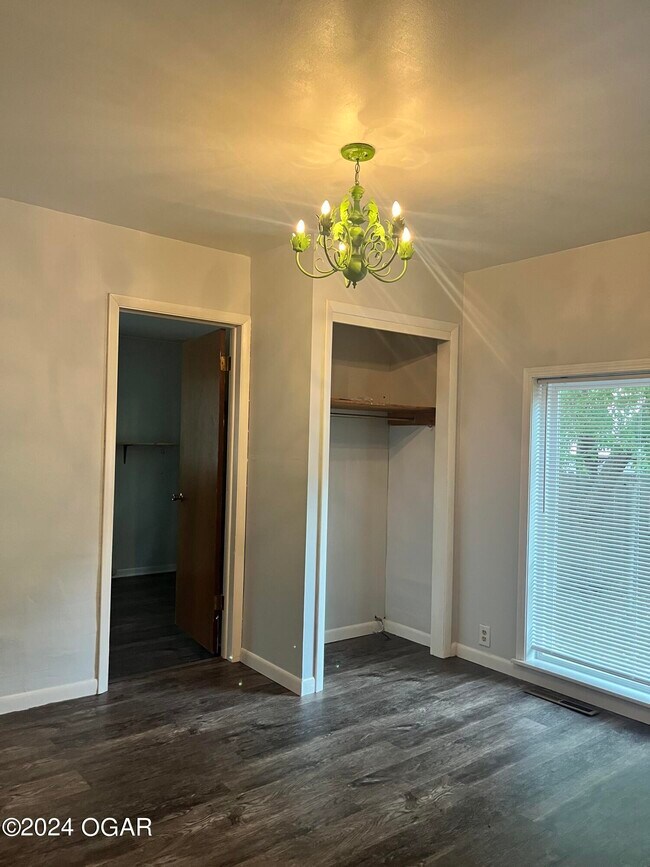 Foto del edificio - 708 Campbell St