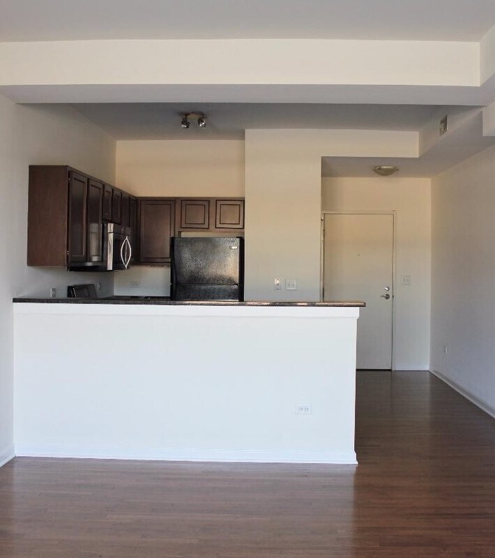 Foto del edificio - 4217 W Irving Park Rd
