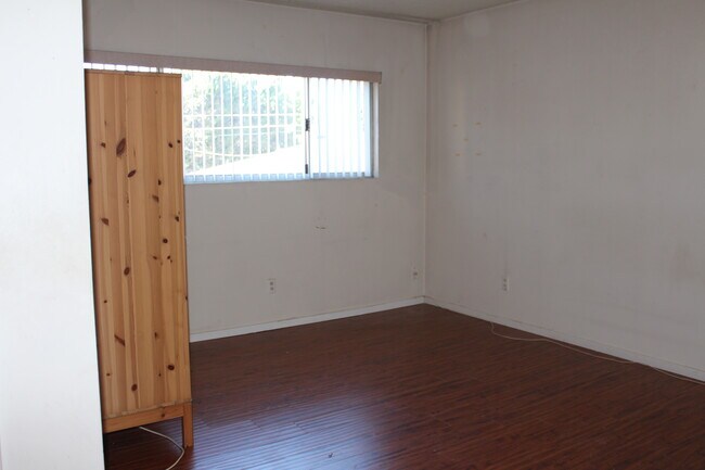 Building Photo - 1015 N Michillinda Ave
