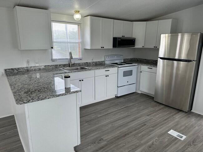 Foto del edificio - 5438 Peden Point Rd