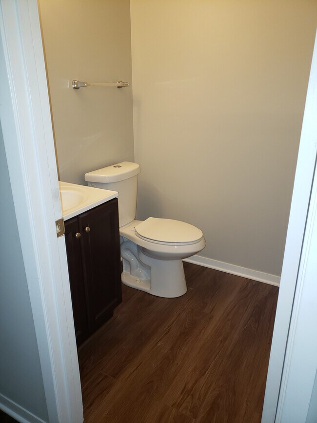 Building Photo - 413 Le Parc Cir