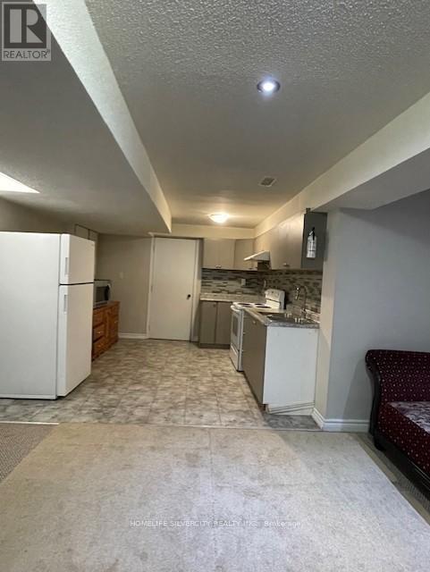 Building Photo - 42 Lavallee Cres