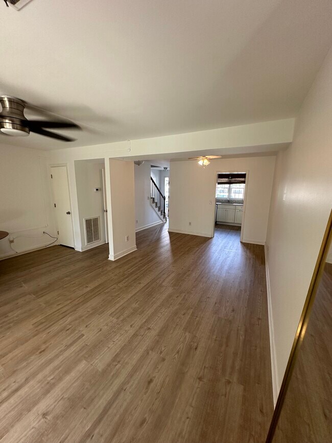 Building Photo - 951 Beresford Ct