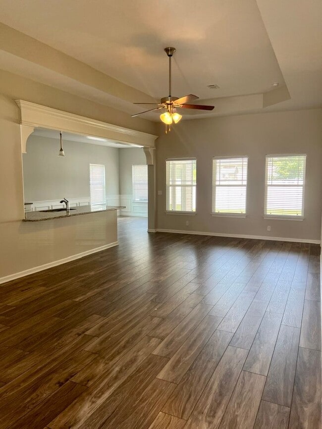 Building Photo - 3 Bed, 2 Bath Home, Near Saint Andrews, Fe...