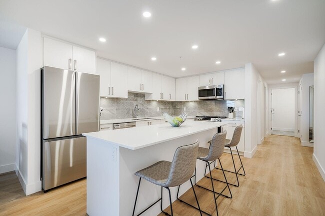 Building Photo - 20449 Park Ave