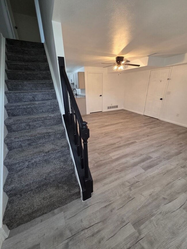 Building Photo - 11685 Oakhills Dr
