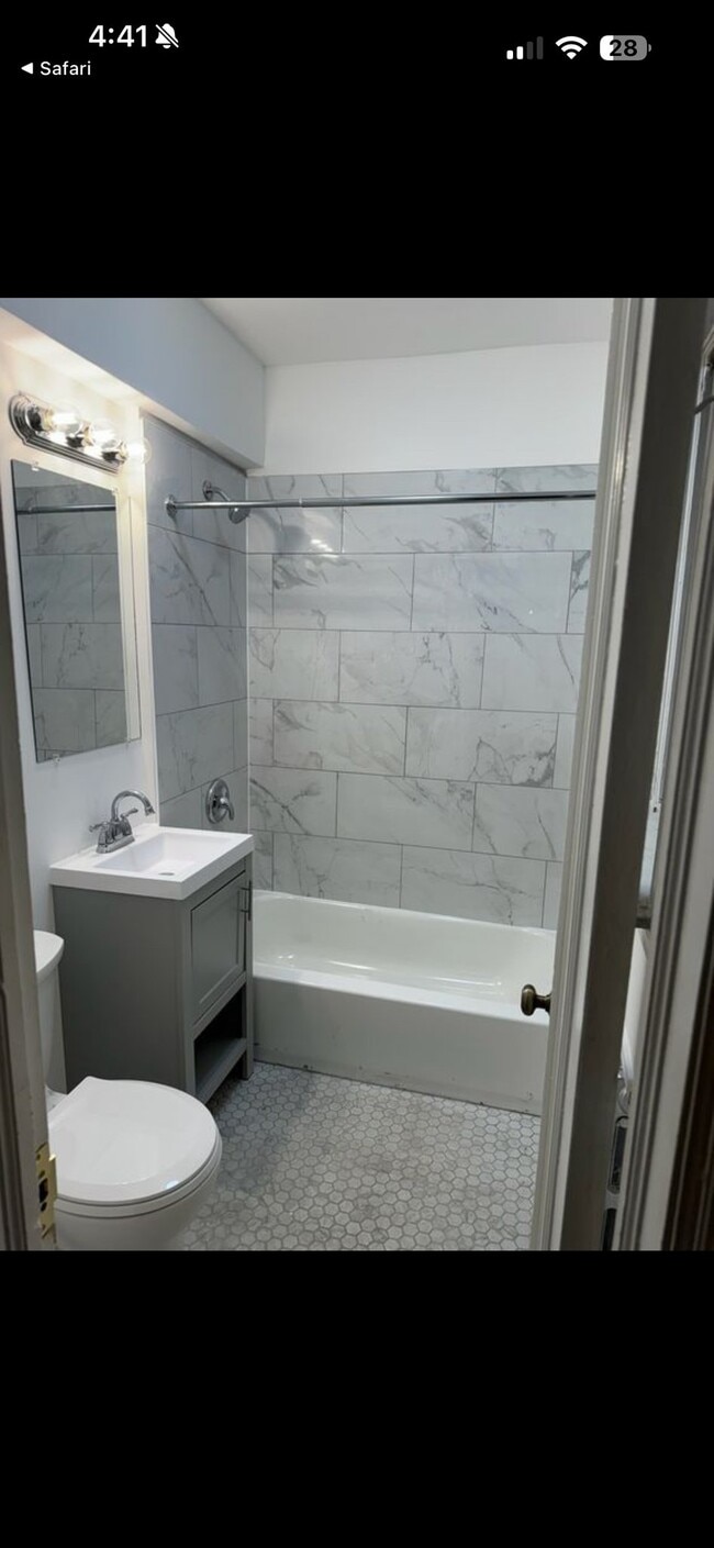 Photo - 2351 W Wilson Ave Apartment