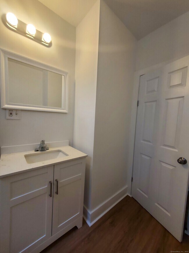 Building Photo - 221 Blohm St