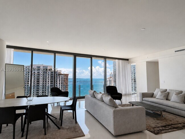 Foto del edificio - 300 Biscayne Blvd