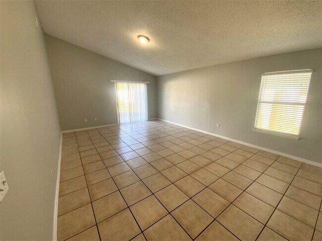 Foto del edificio - 4280 Hanging Moss Dr