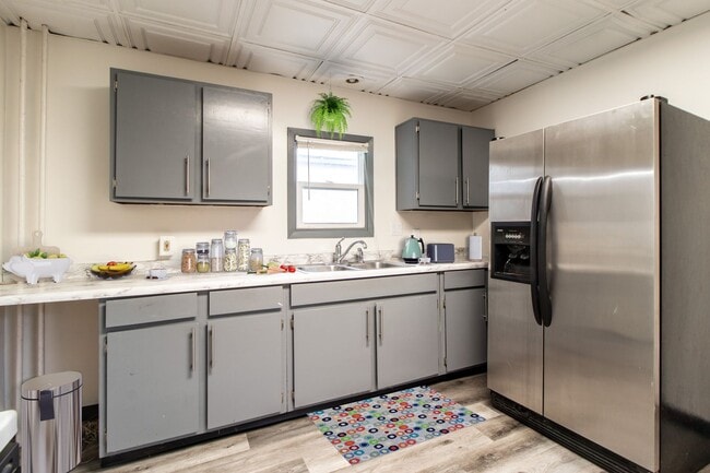 Building Photo - Available June 1st - RECENTLY REFRESHED 2 BED/1 BATH