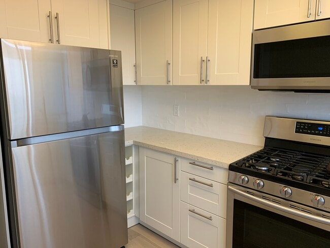 Kitchen - 126 Cityview Dr