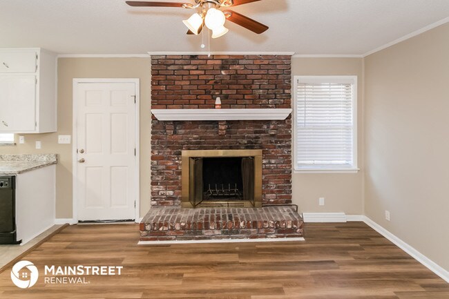 Building Photo - NOW OFFERING WAIVED APPLICATION FEES!