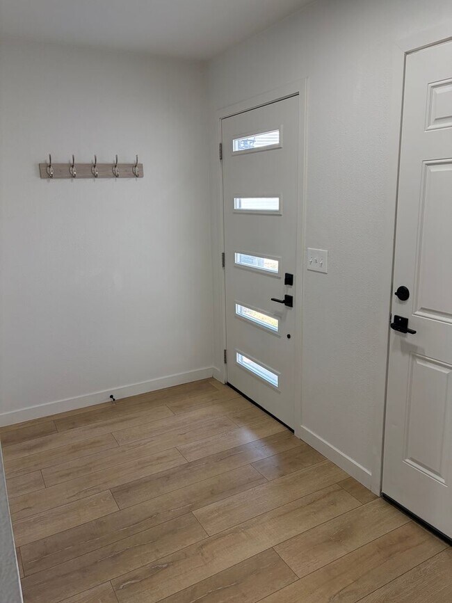 Foto del edificio - 3 BEDROOM, 2.5 BATHROOM SOUTH PARK TWIN HOME WITH ATTACHED 2 CAR GARAGE