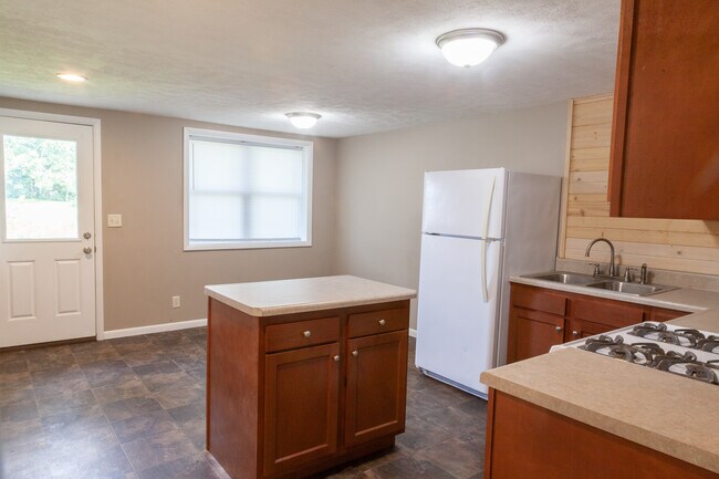 Foto del edificio - 2412 S Lake Sharon Rd