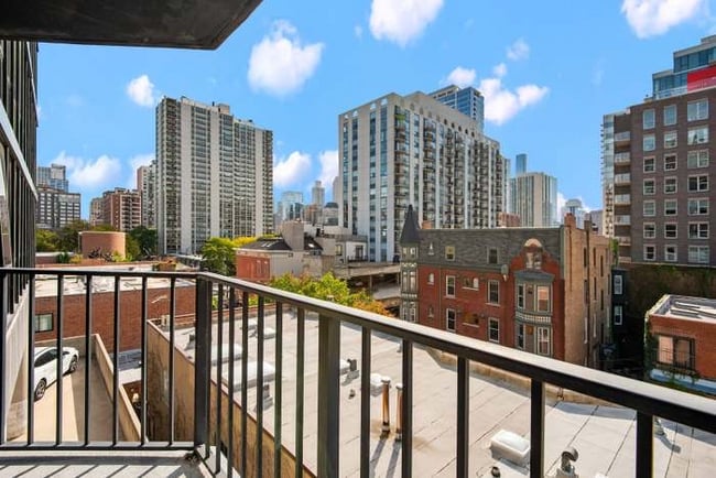 Building Photo - 1309 N Wells St