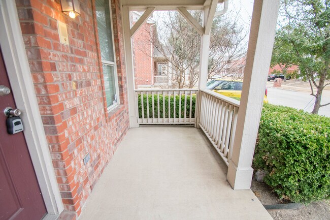 Building Photo - Beautifully crafted 3-2-2 home in Plano area!