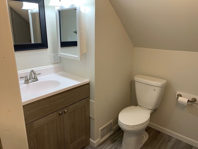Building Photo - Just remodeled! 3 Bedroom 1 bath home