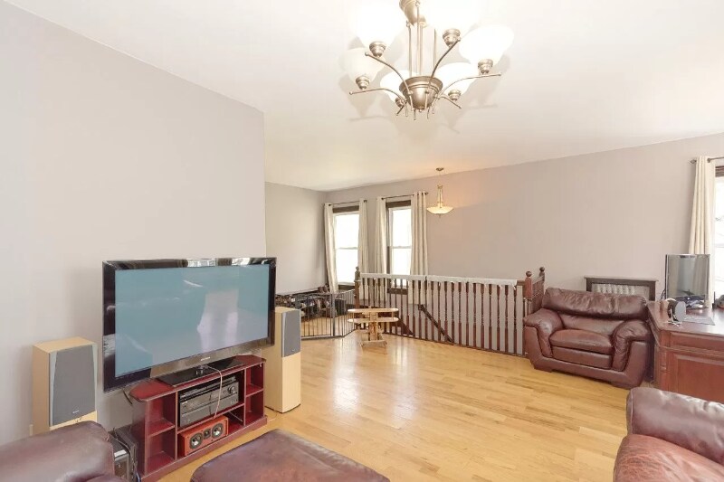 Foto principal - 546 Mercer St