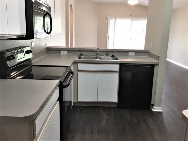 Building Photo - 519 Scarlet Maple Ct