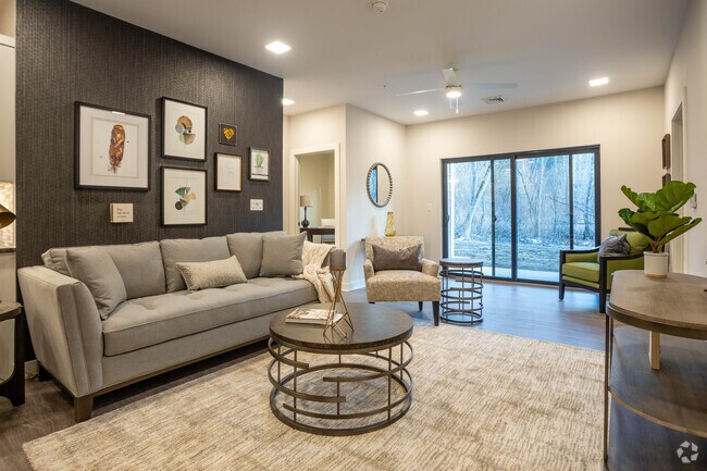 2HAB, 2BA - 1,300 ft² - River's Ledge