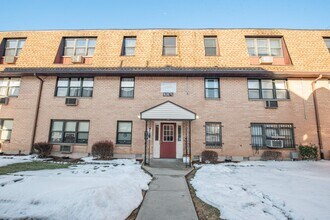 Building Photo - 12 N End Dr