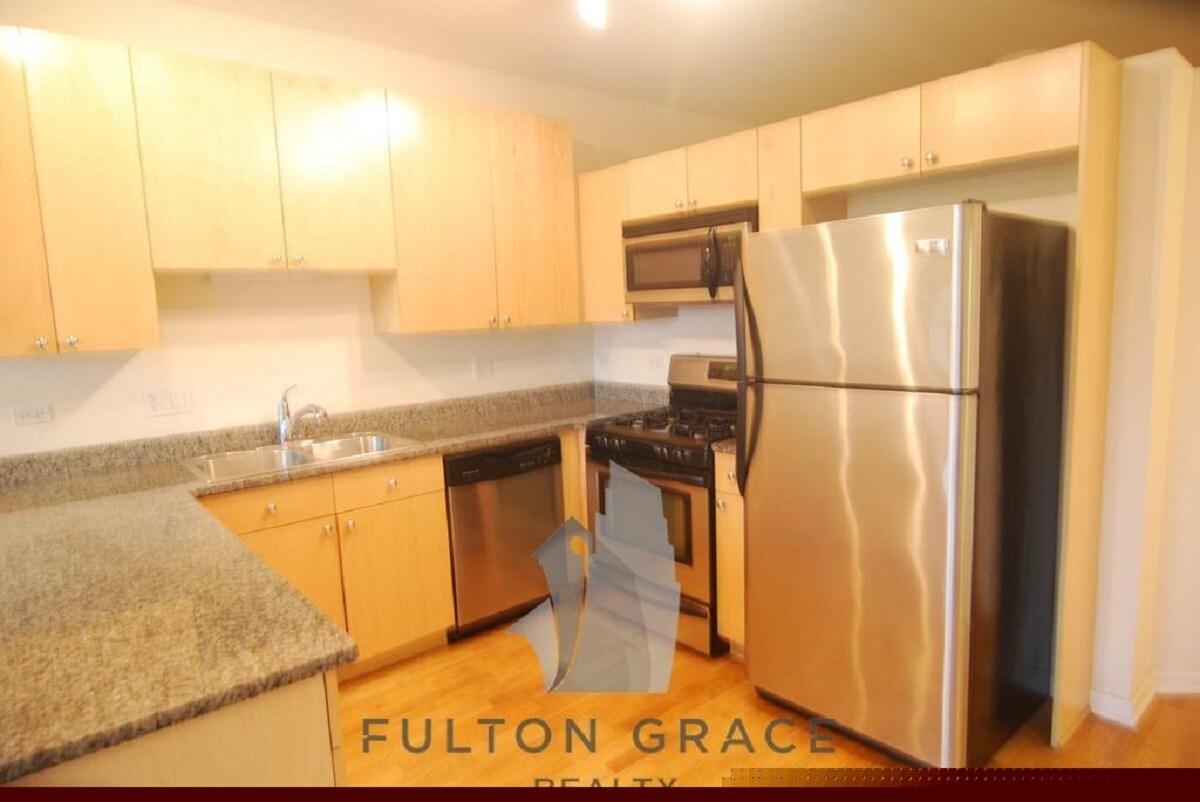 Primary Photo - 1464 S Michigan Ave