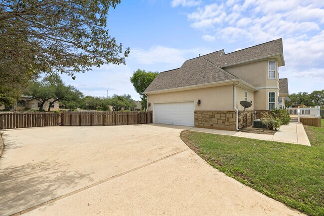 Building Photo - 2159 Hedgestone