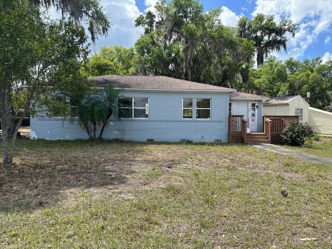 Foto principal - Eustis - 3 Bedroom, 1 Bathroom – $1795