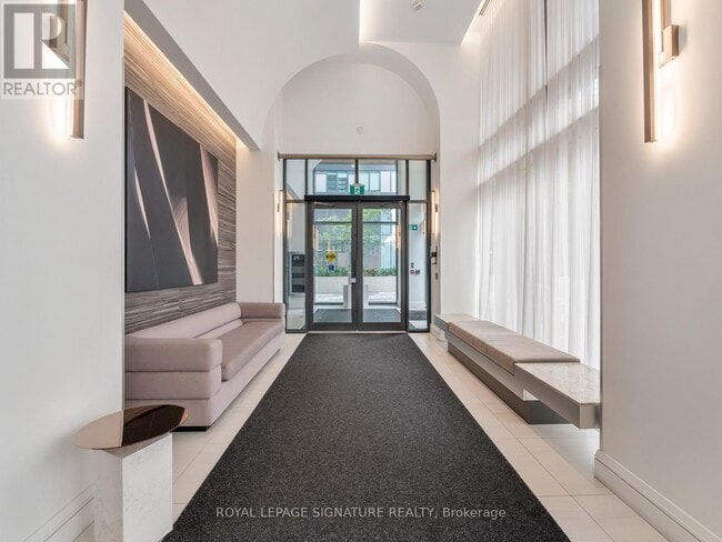 Building Photo - 39-1139 Roehampton Ave
