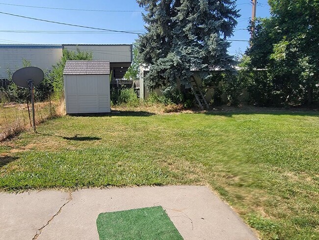 Building Photo - Charming 2 bed/ 1 bath house with fenced y...