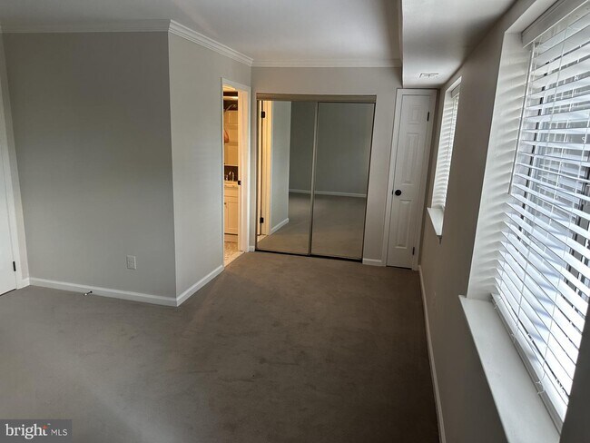 Building Photo - 56 Hermitage Dr
