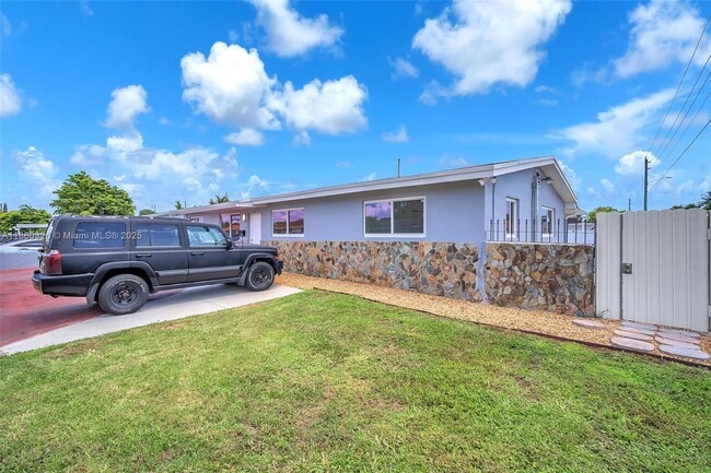 Building Photo - 3341 SW 94th Ct