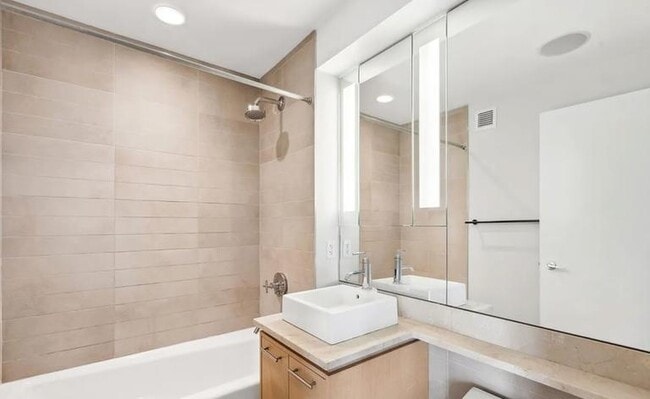 Foto del edificio - 1 bedroom in Brooklyn NY 11201