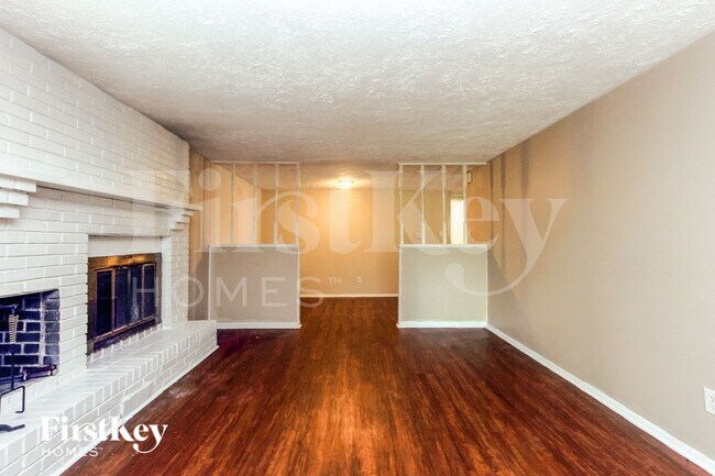 Building Photo - 1733 Alimingo Dr