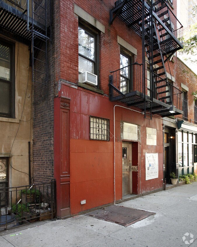 Foto del edificio - 464 W 51st St