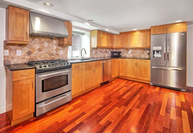 Foto del edificio - 344 Paterson Plank Rd