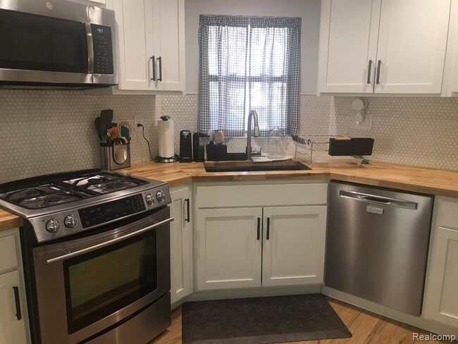 Foto del edificio - 21725 Rockwell St