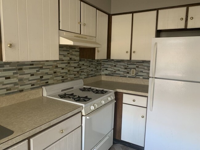 Building Photo - 557 Bramhall Ave