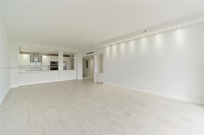 Building Photo - 251 Crandon Blvd